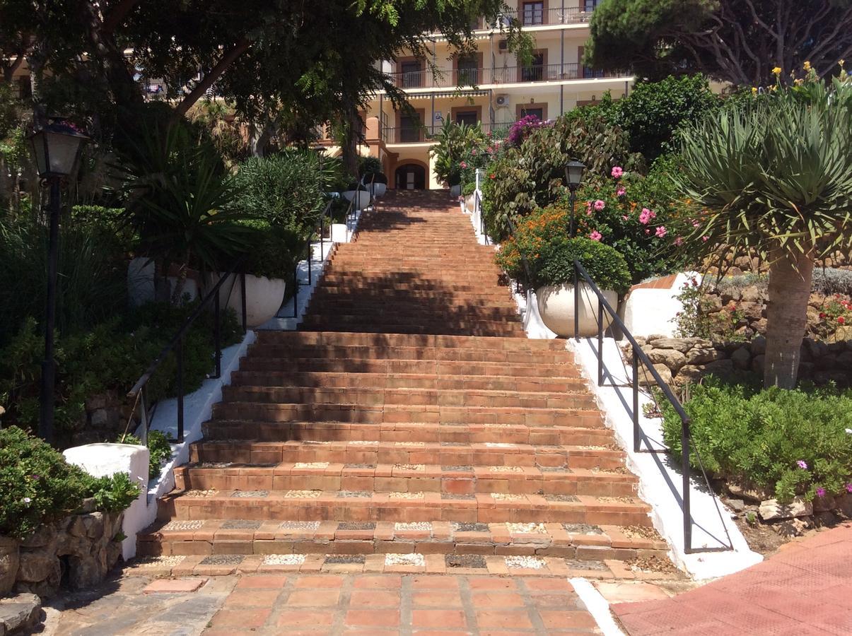 Mansion Alhamar - 2 Bedroom, Frontline Beach, Mountain Views, Full Size Pool, Tennis Courts, Close To Shops, On-Site Bar & Chiringuito Sitio de Calahonda Exterior photo