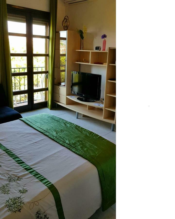 Mansion Alhamar - 2 Bedroom, Frontline Beach, Mountain Views, Full Size Pool, Tennis Courts, Close To Shops, On-Site Bar & Chiringuito Sitio de Calahonda Exterior photo